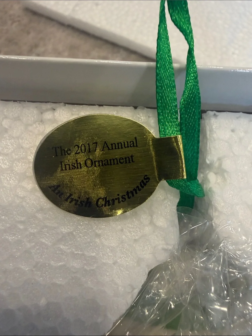 New Danbury Mint 2017 Gold and Green Holiday Ornament - Annual Edition